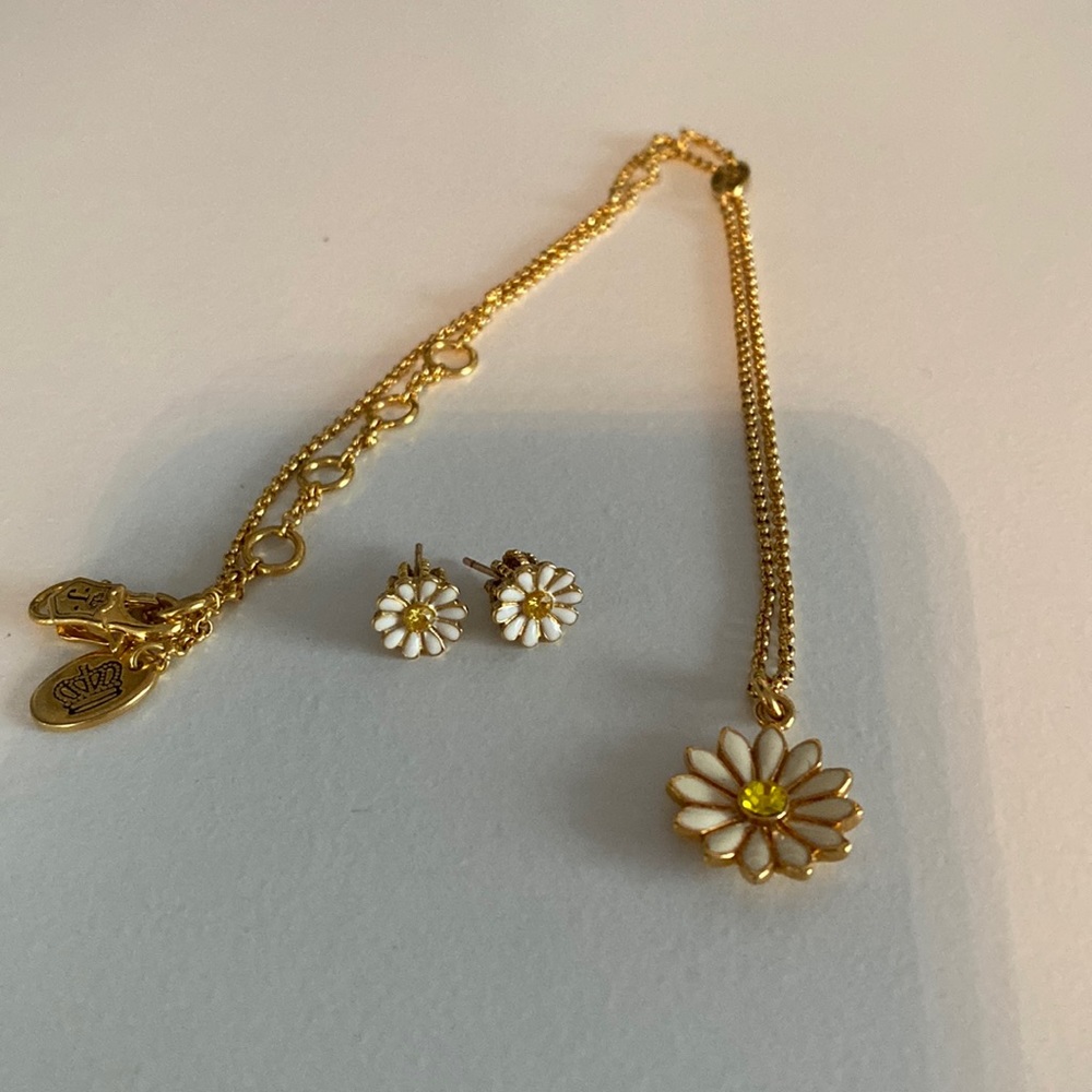 Juicy Couture Daisy Earrings and Necklace Set